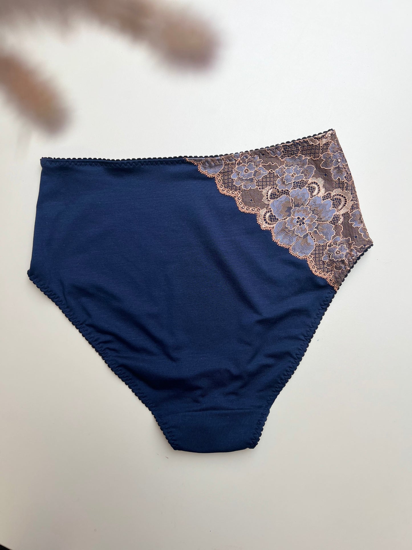 Women’s High-Waist TENCEL™ panties – Dark blue with flower lace