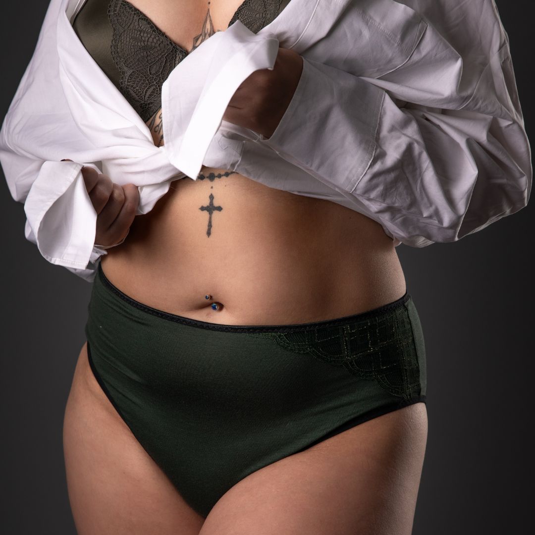 High-waisted panties