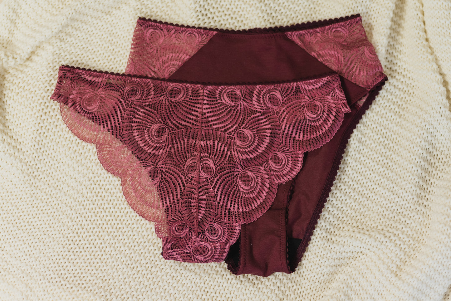 Women’s Low-Waist Panties Made of TENCEL™ Jersey and Recycled Lace - Burgundy