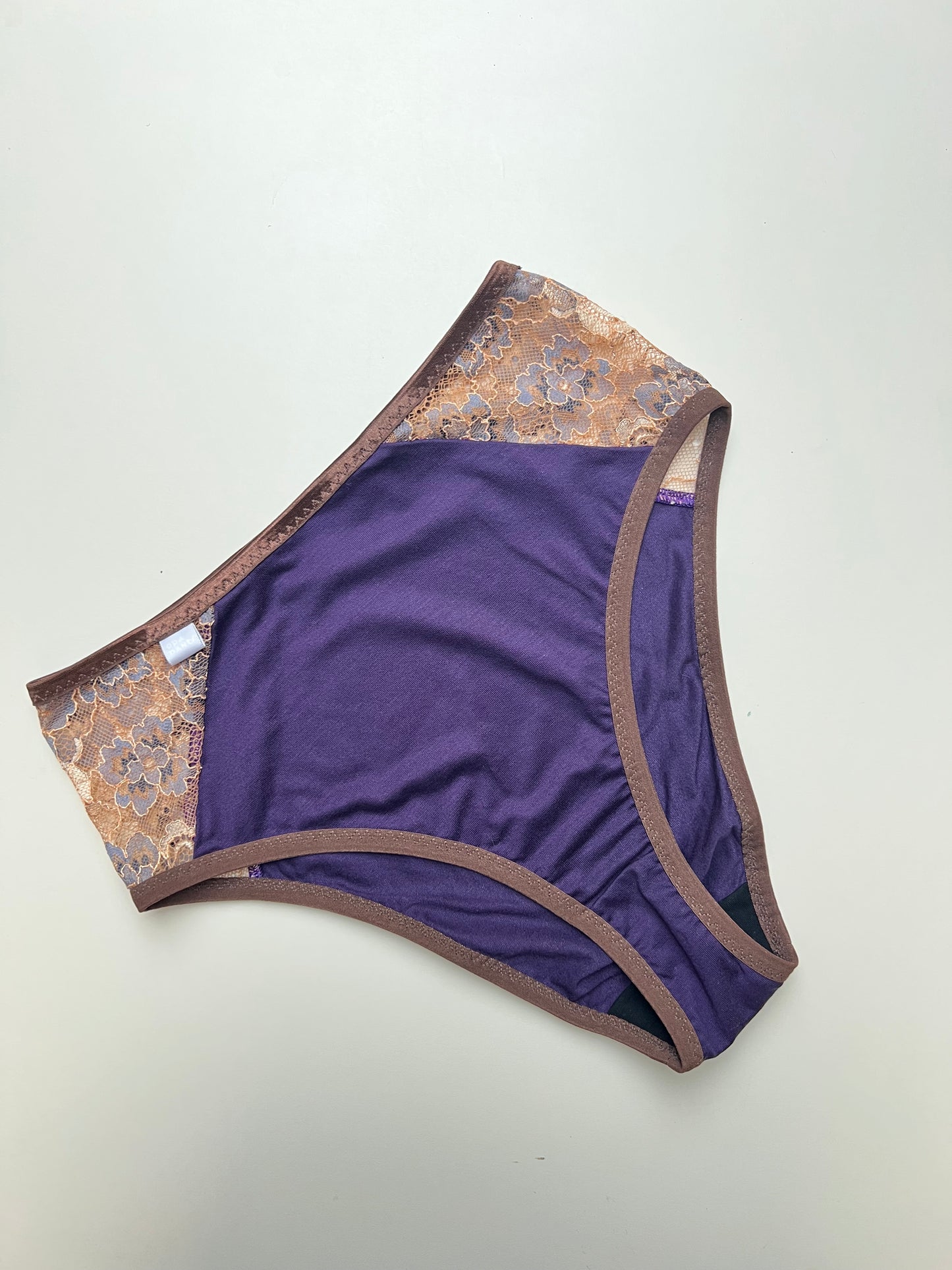 Dark Lilac Opanties Made of TENCEL™ Jersey and Recycled Lace with Floral Pattern
