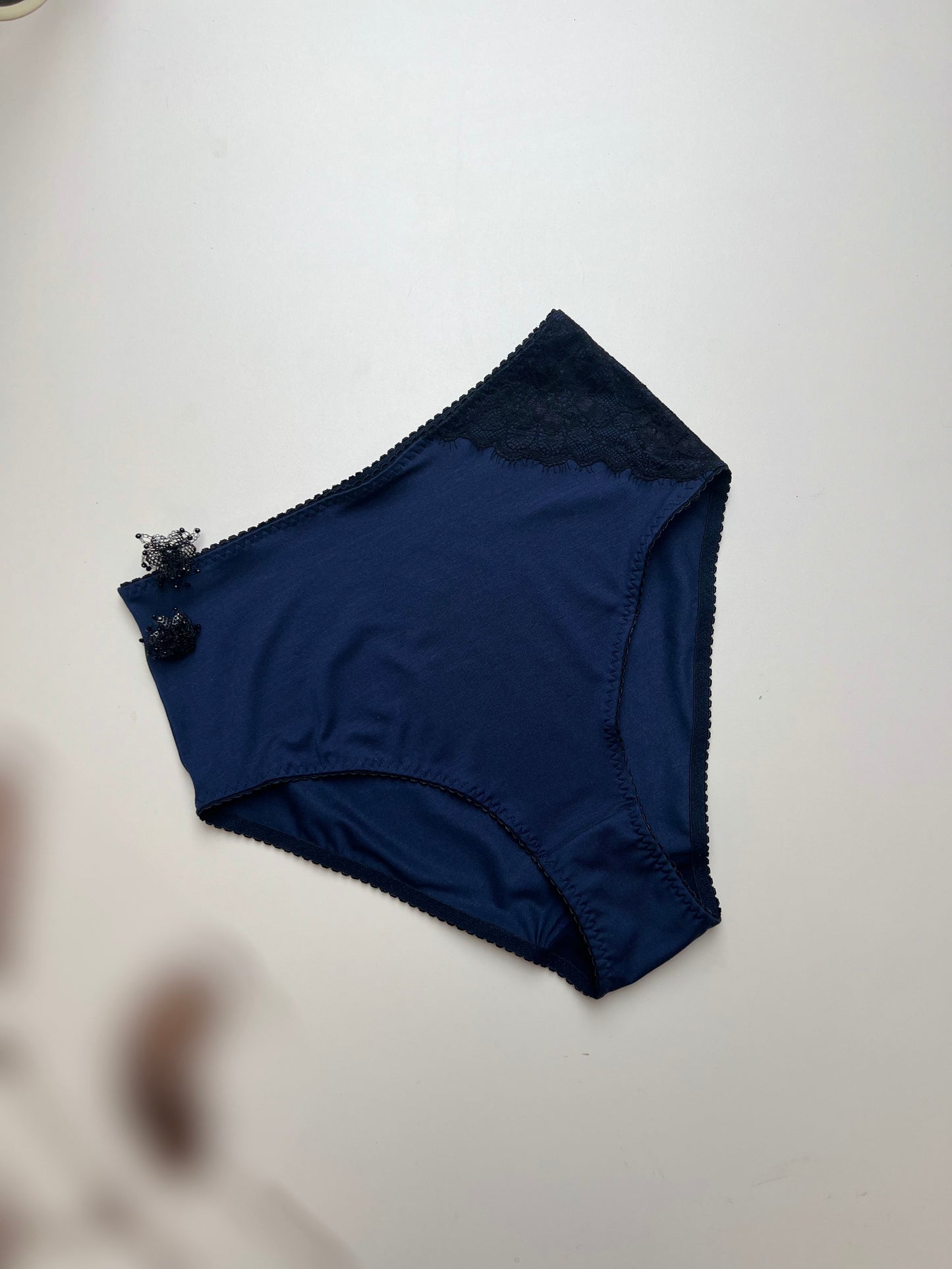 Women’s High-Waist TENCEL™ panties – Dark blue with black lace