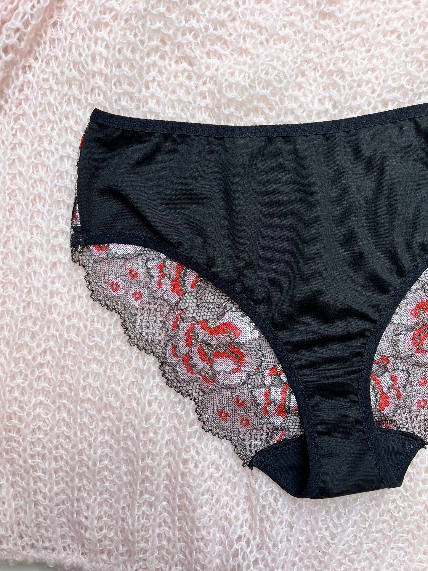 Women’s Medium-Waist TENCEL™  black panties with Lace