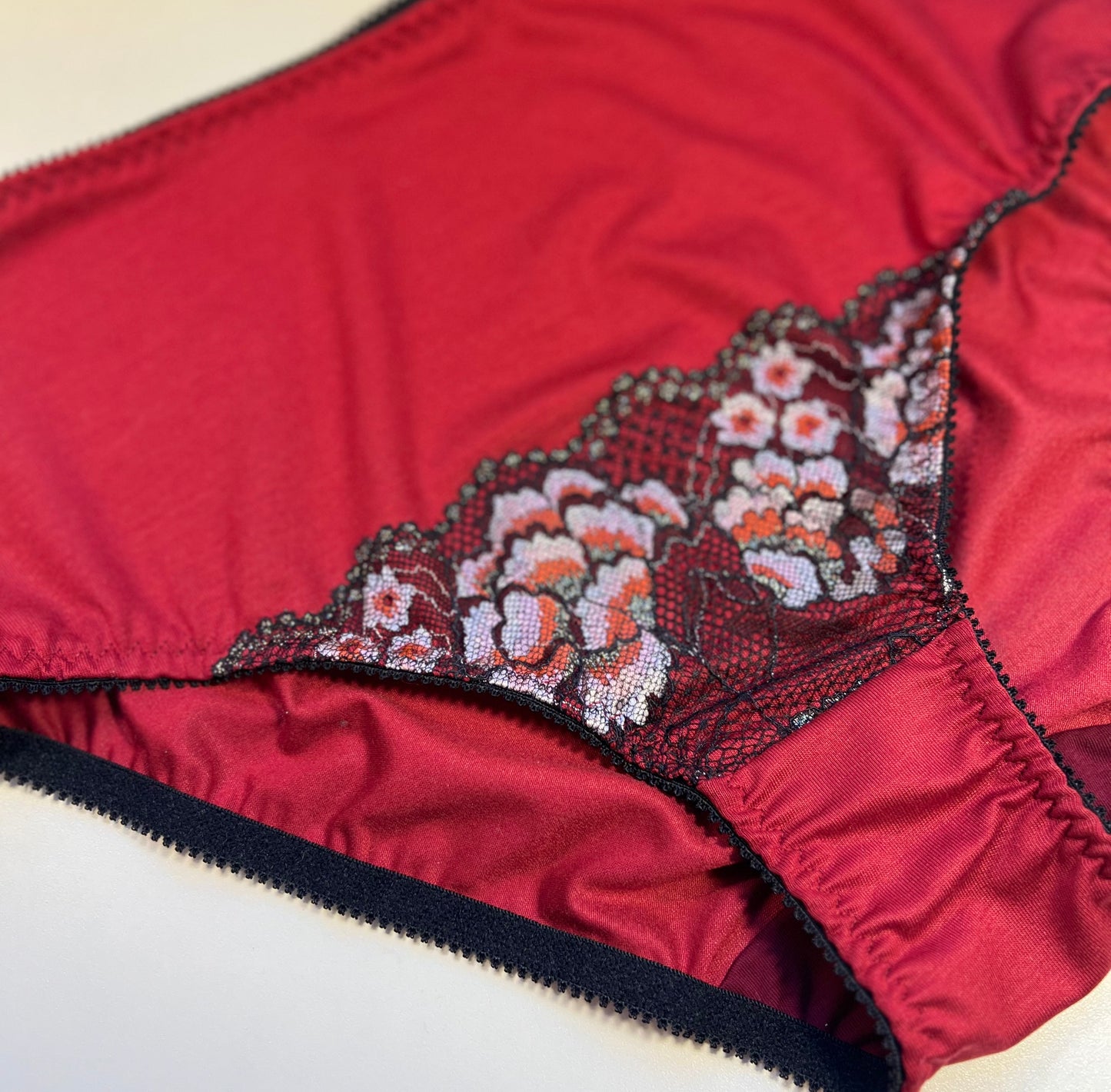 Women’s High-Waist TENCEL™ Panties – Red with Lace Accent