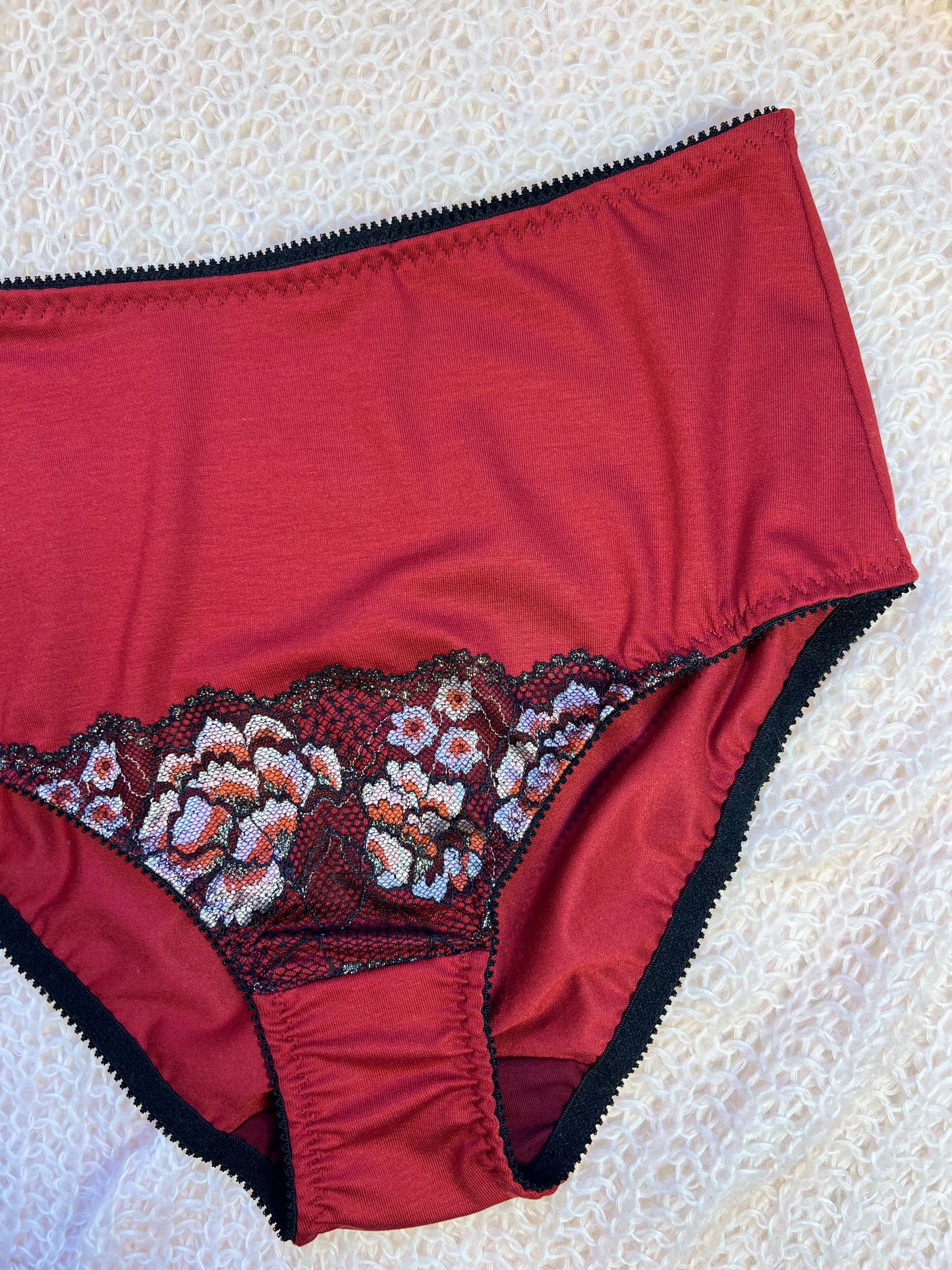 Women’s High-Waist TENCEL™ Panties – Red with Lace Accent