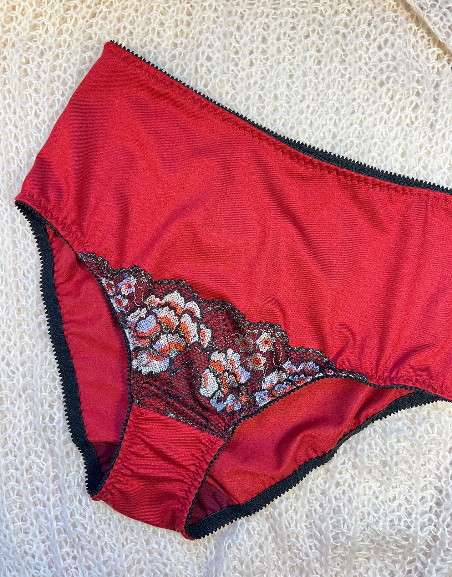 Women’s High-Waist TENCEL™ Panties – Red with Lace Accent