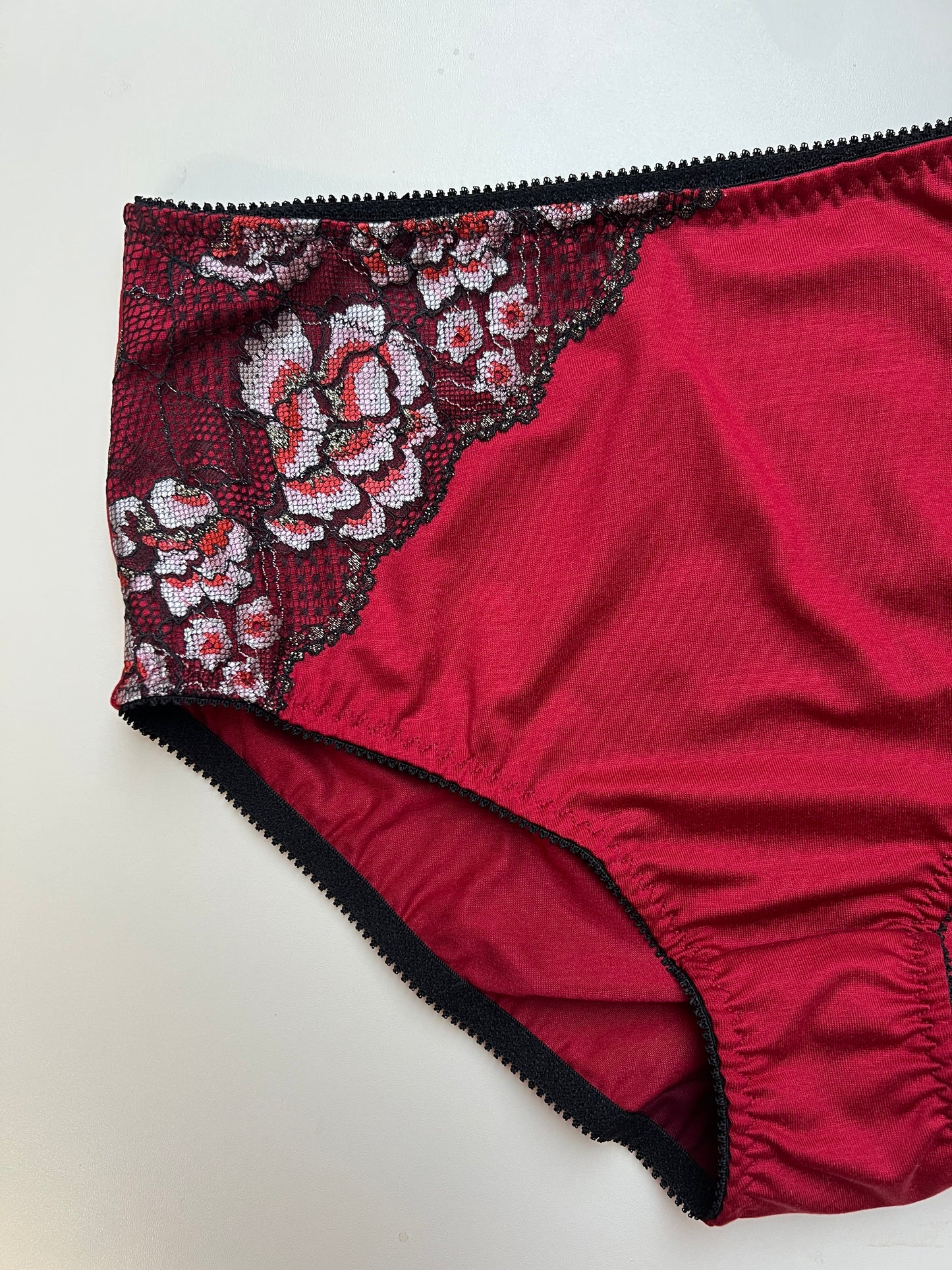 Women’s High-Waist TENCEL™ Panties – Red with Lace Accent