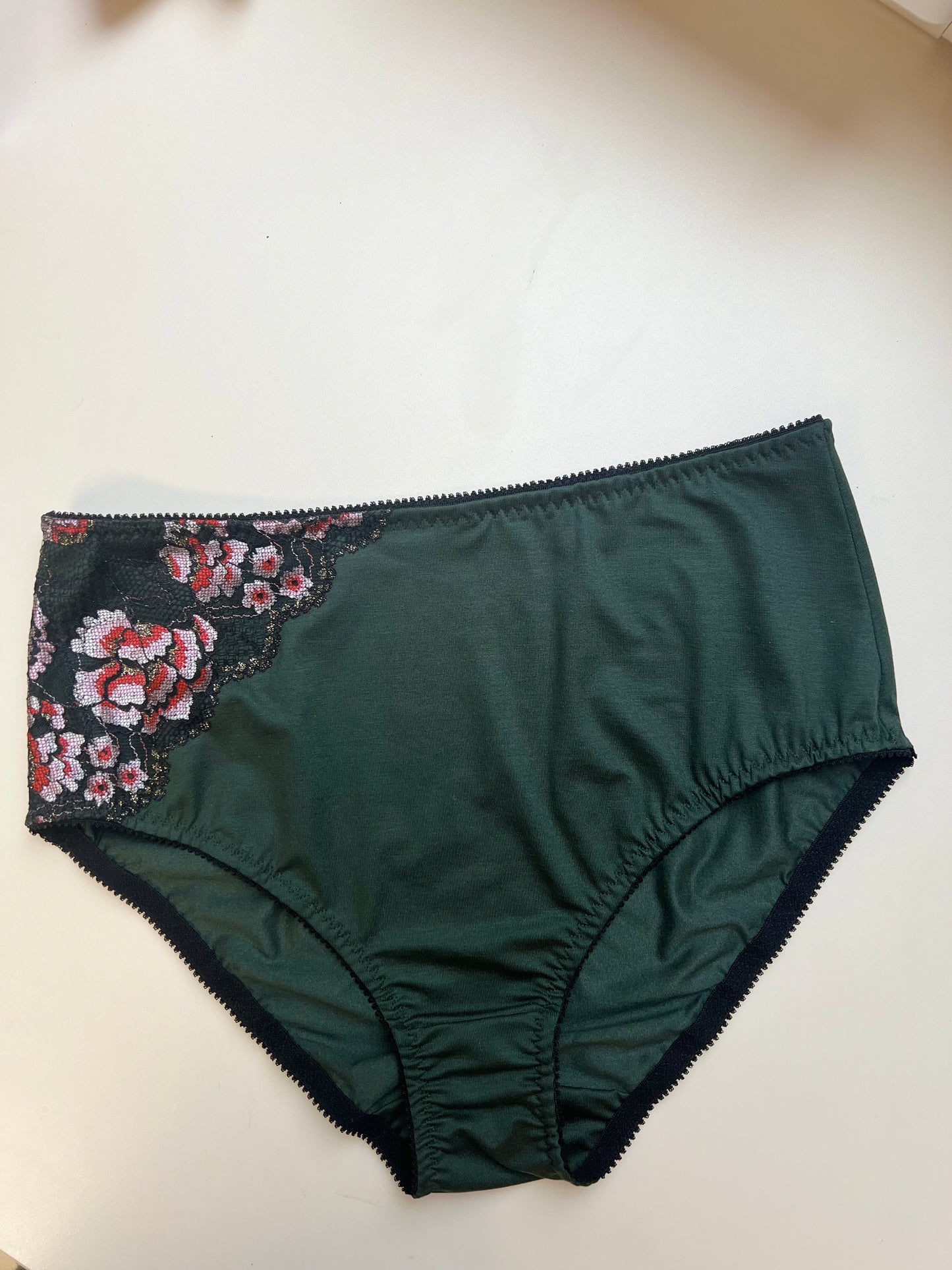Women’s High-Waist TENCEL™ Panties – Dark green with Lace Accent
