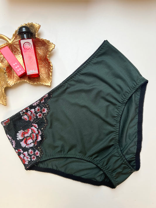 Women’s High-Waist TENCEL™ Panties – Dark green with Lace Accent