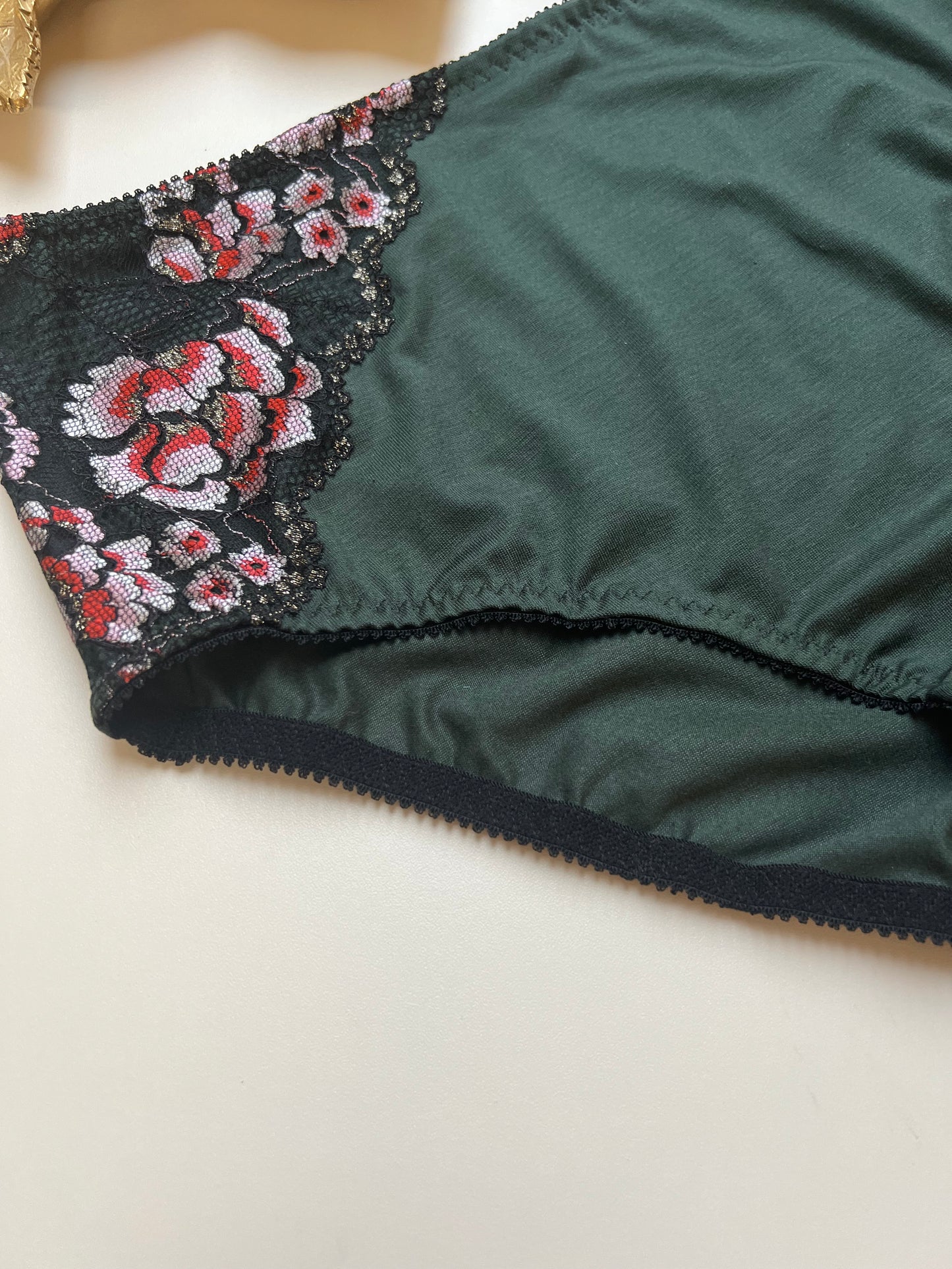 Women’s High-Waist TENCEL™ Panties – Dark green with Lace Accent