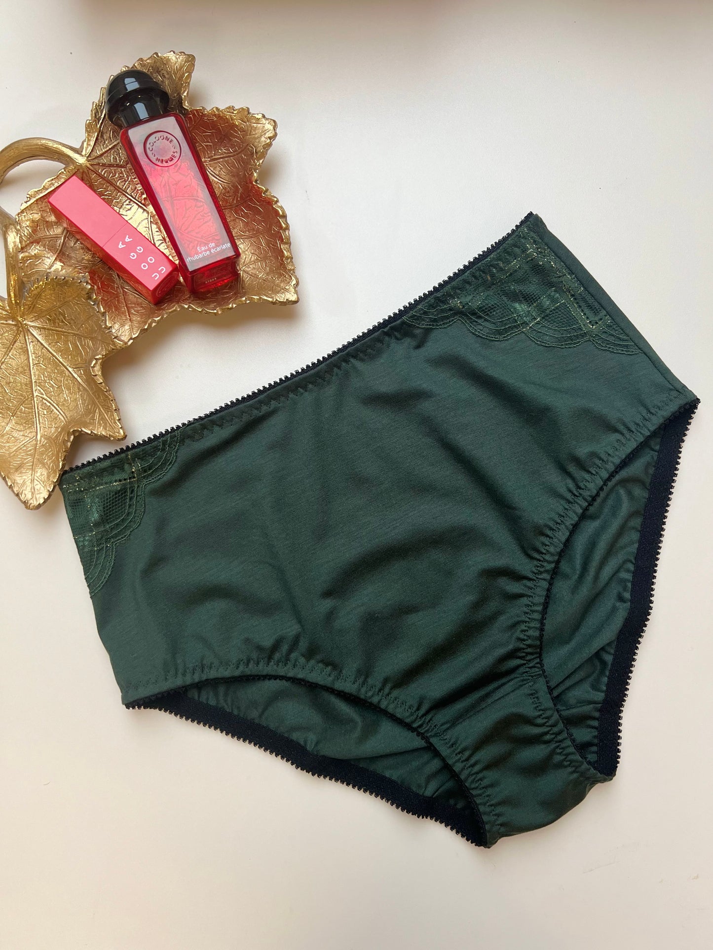 Women’s High-Waist TENCEL™ Panties – Dark green with Lace Accent