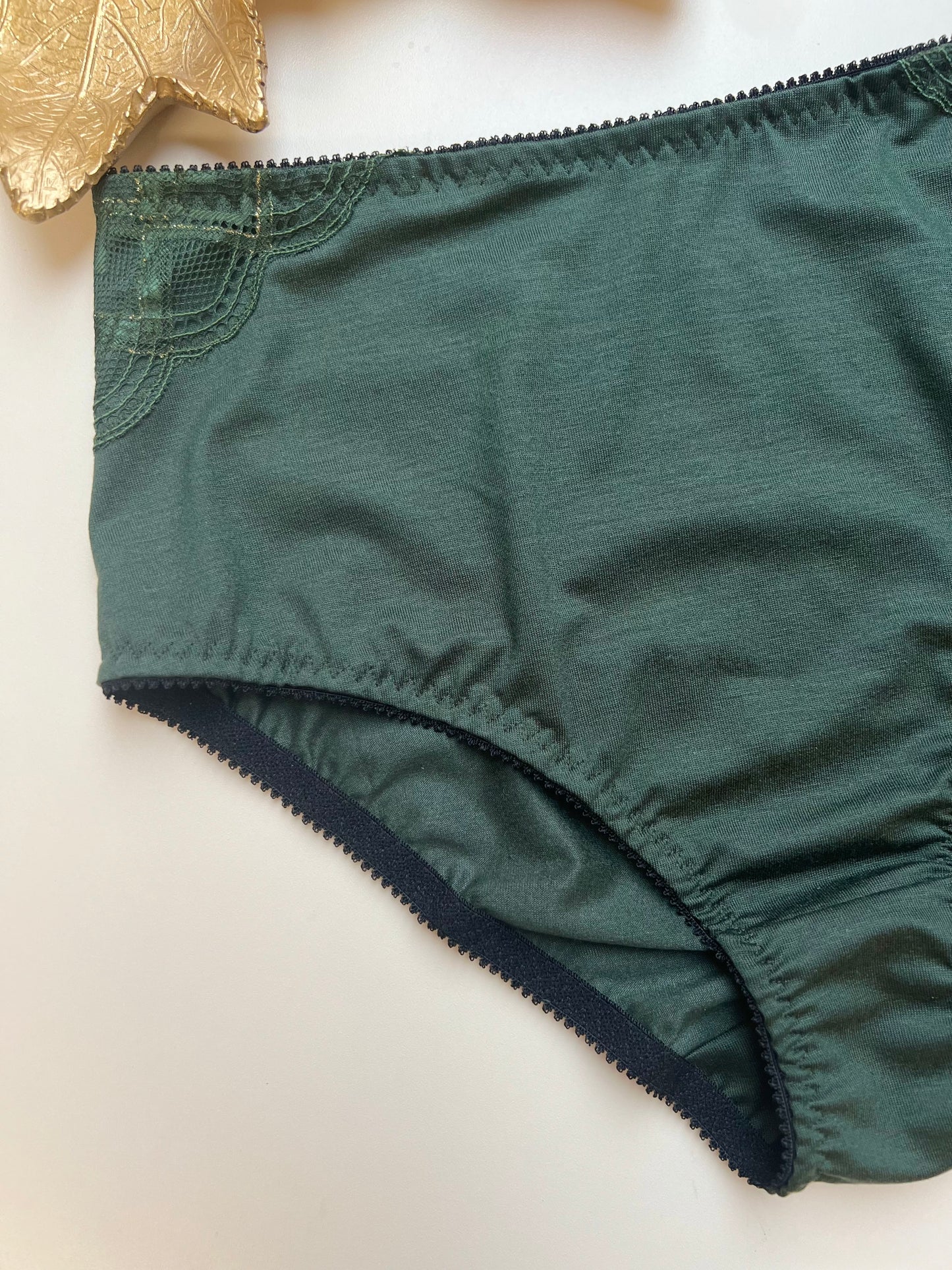 Women’s High-Waist TENCEL™ Panties – Dark green with Lace Accent