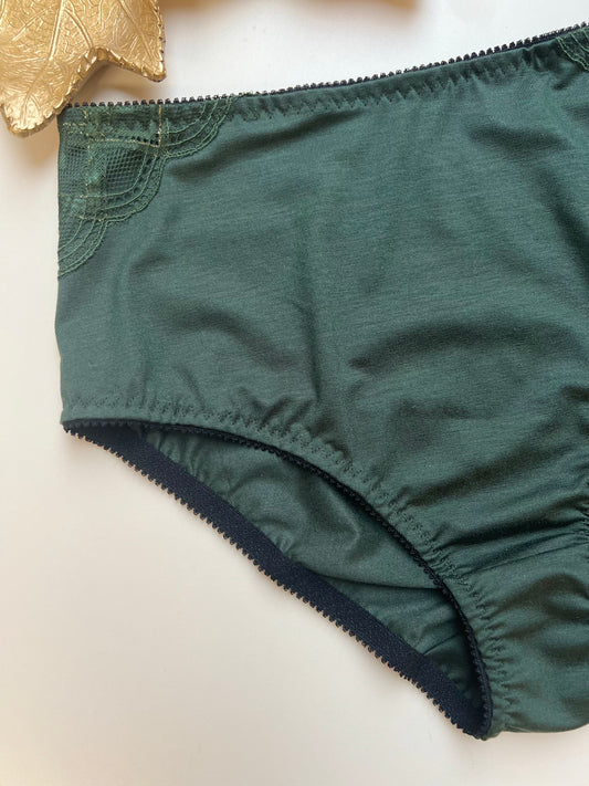 Women’s High-Waist TENCEL™ Panties – Dark green with Lace Accent