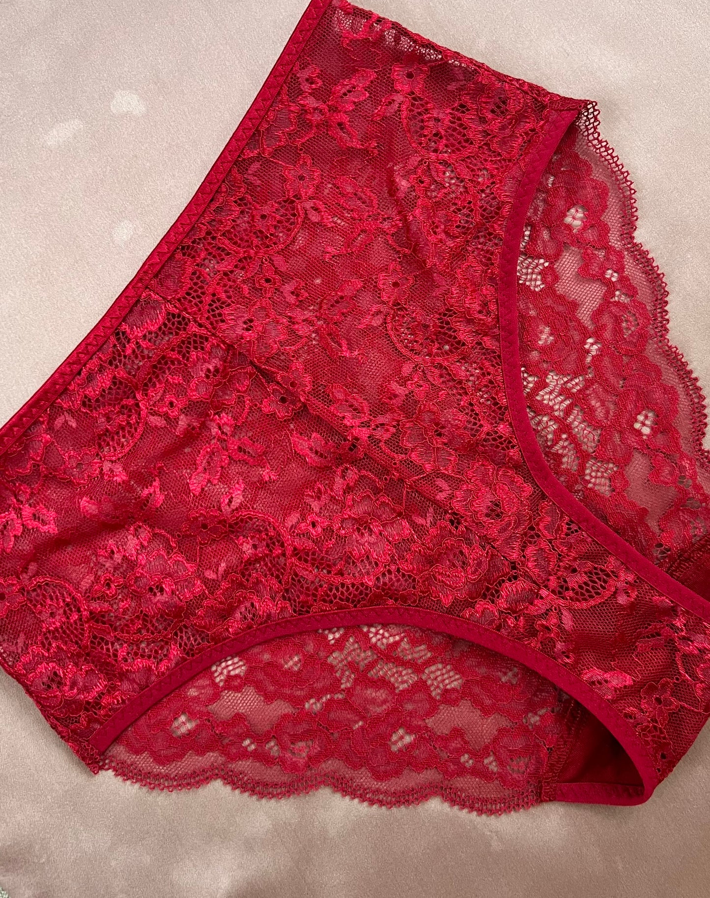 Women’s High-Waist red panties with Lace