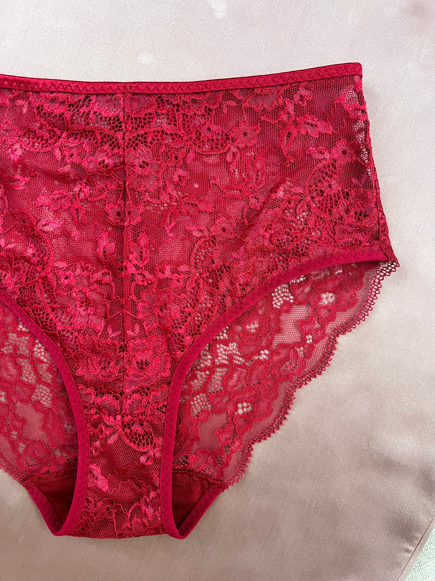Women’s High-Waist red panties with Lace