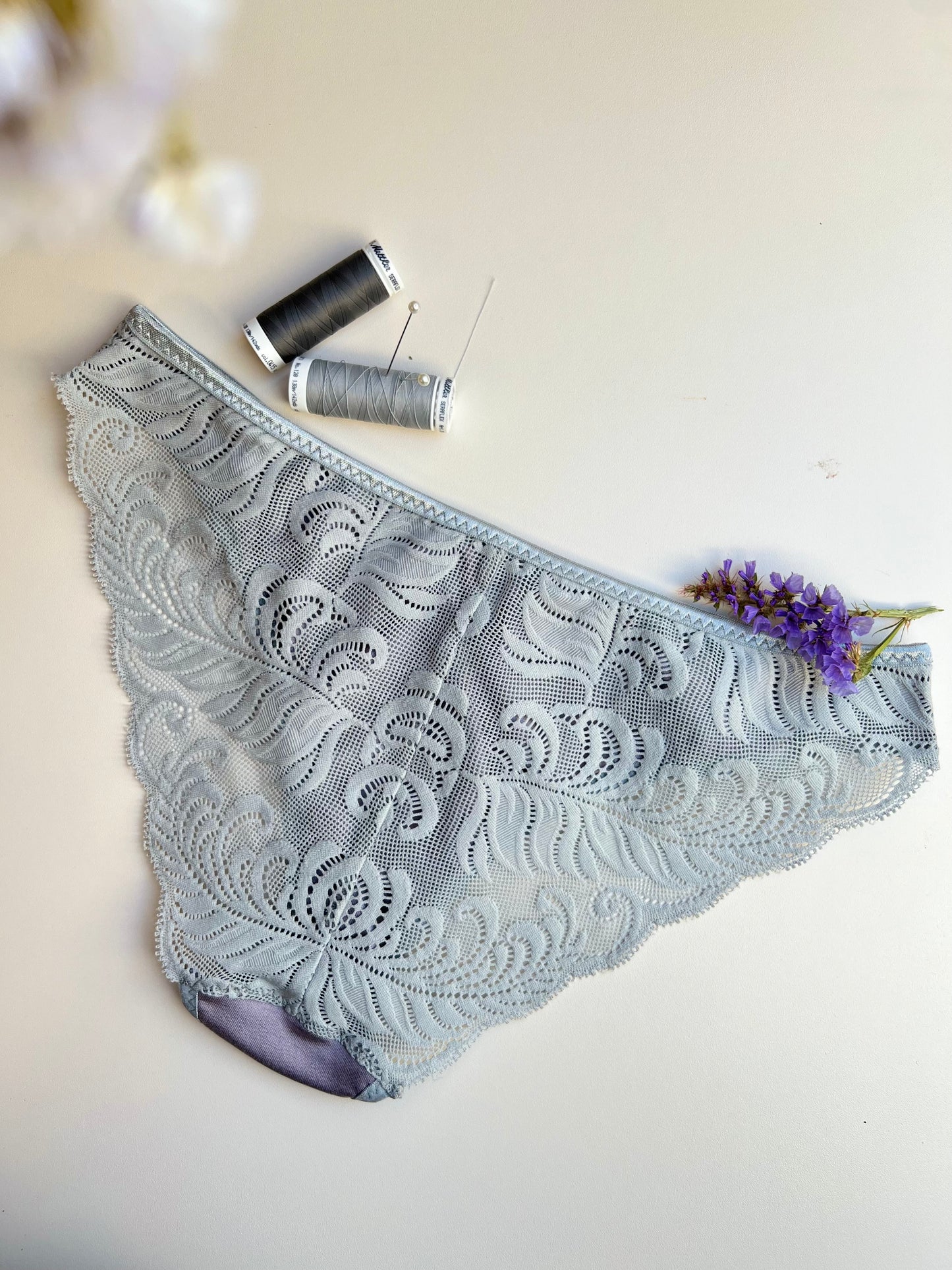 Women’s Low-Waist Panties Made of TENCEL™ Jersey and Recycled Lace - Smoky purple gray